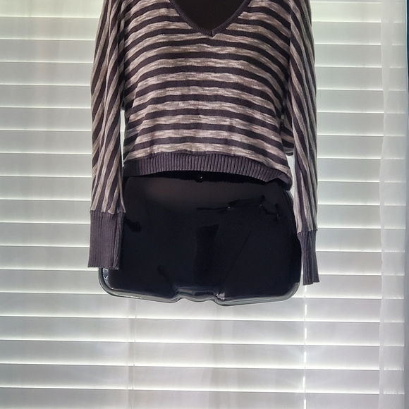 Knit Minded Crop Top Sweater Size Large - Picture 2 of 2